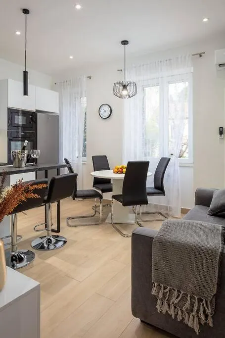 Apartman Drago 4* - 2 Minutes From The Town Centre Split 0*,  Kroatien